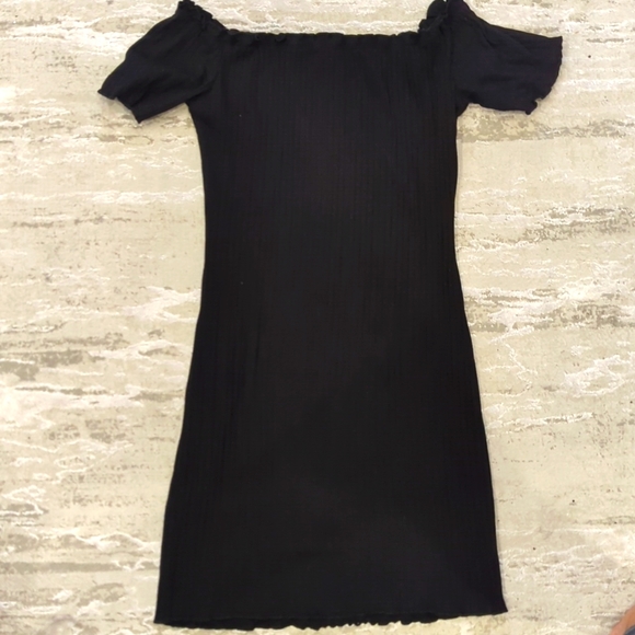 BRAND NEW Off Shoulder Dress - Picture 5 of 7